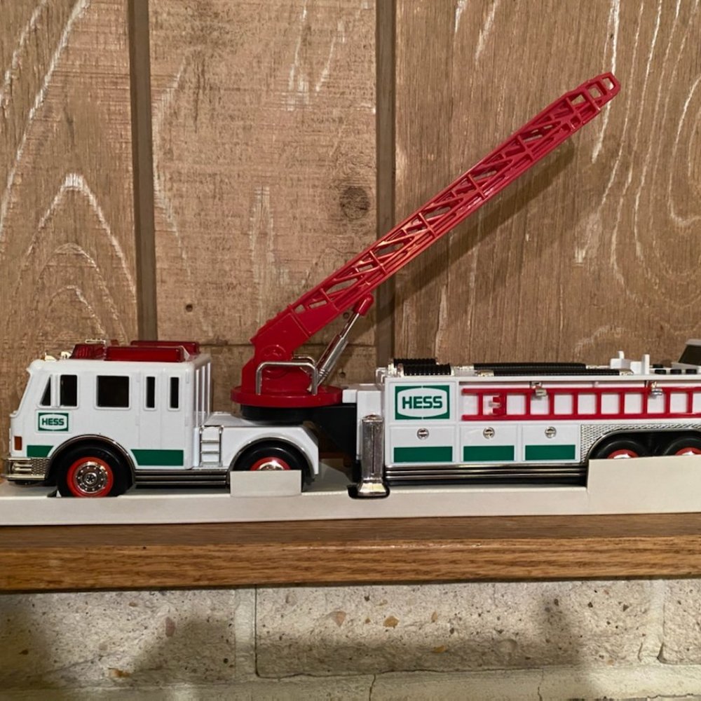 2000 Hess ladder firetruck